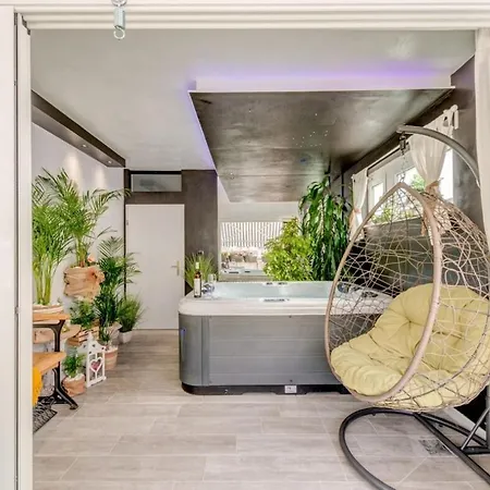 Holiday Apartman *